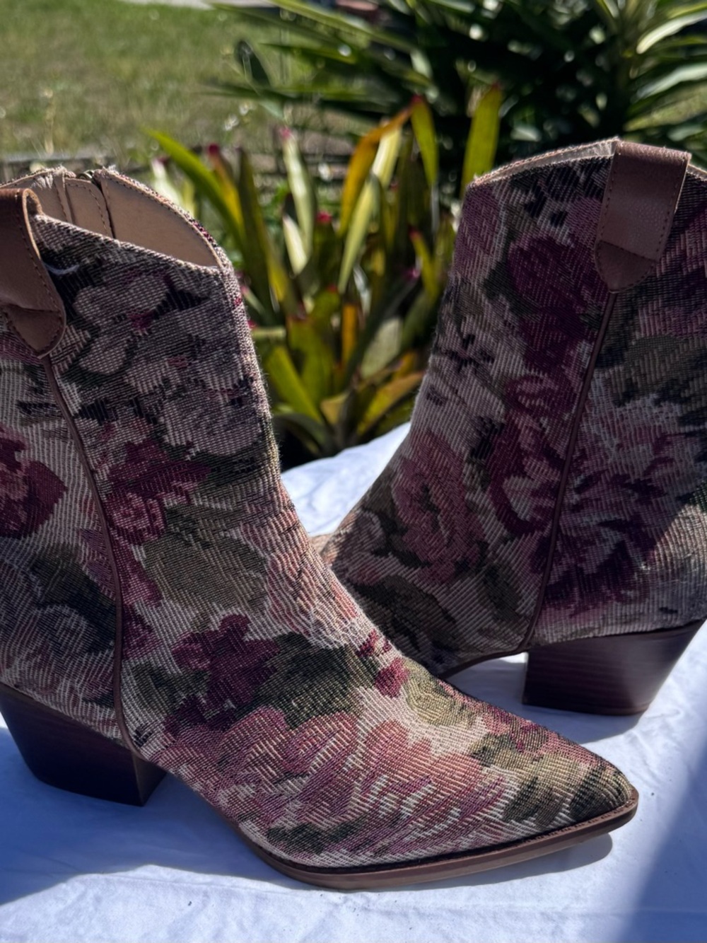 Society Floral Tapestry Ankle Boots Vegan Leather Sz 8.5 2” heel